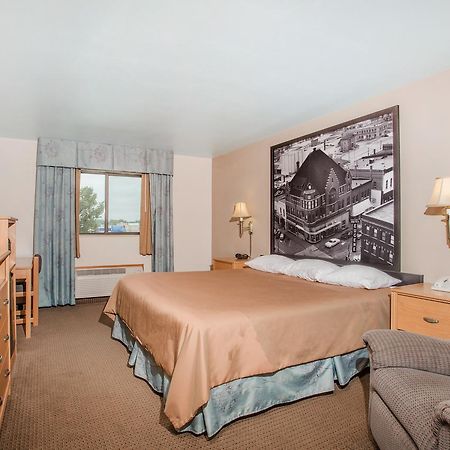 Hotel Super 8 By Wyndham Monroe Wi Extérieur photo