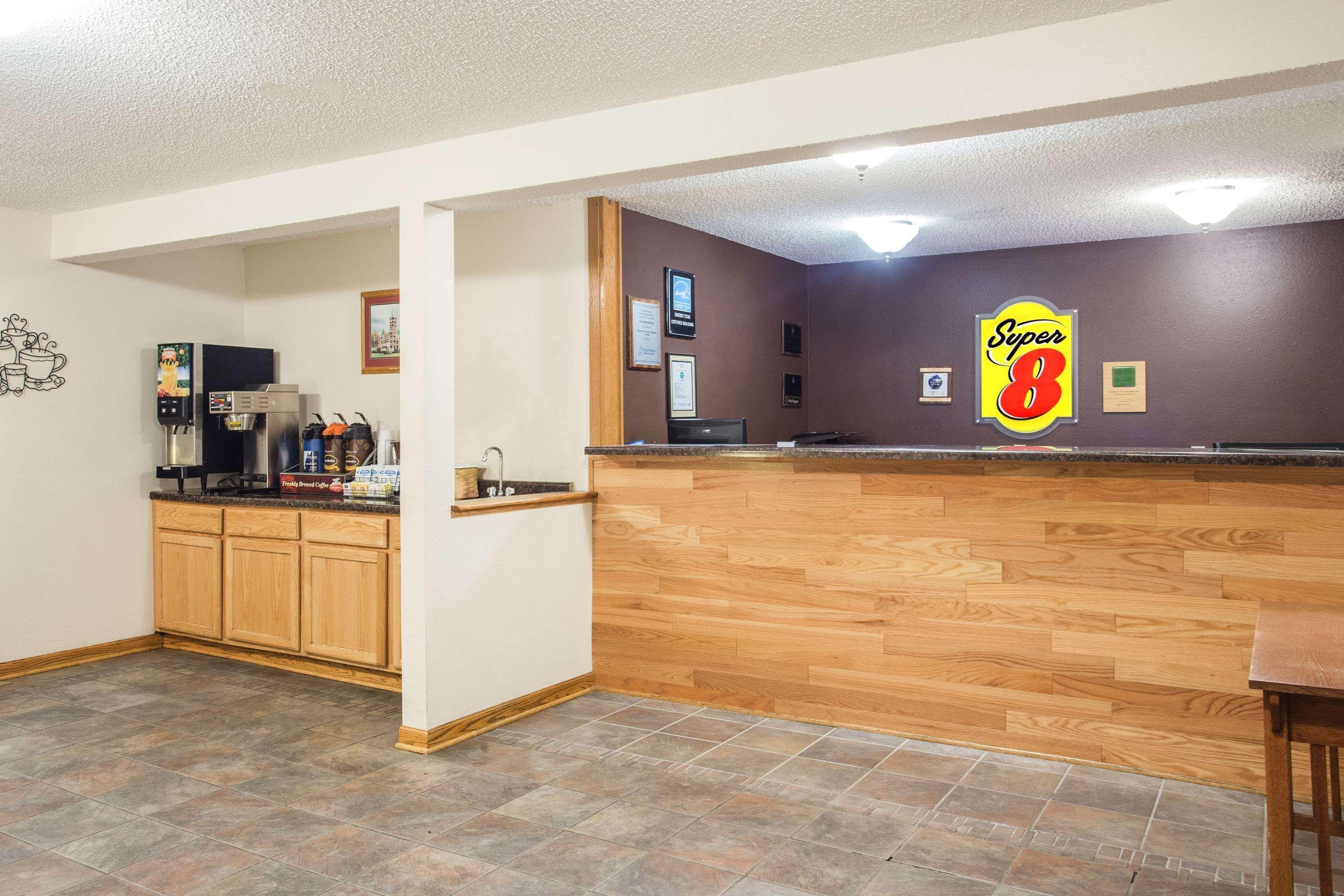 Hotel Super 8 By Wyndham Monroe Wi Extérieur photo
