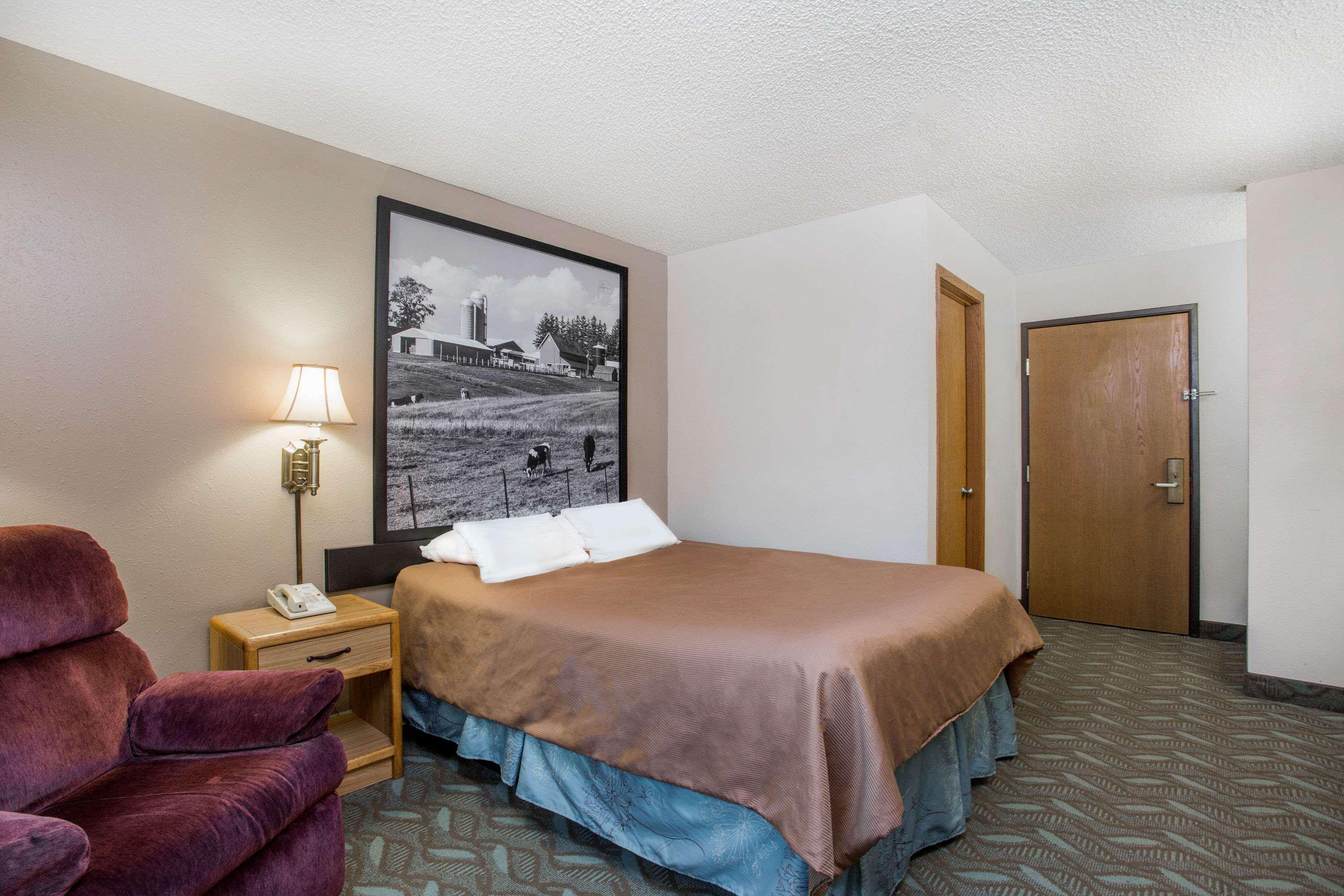 Hotel Super 8 By Wyndham Monroe Wi Extérieur photo
