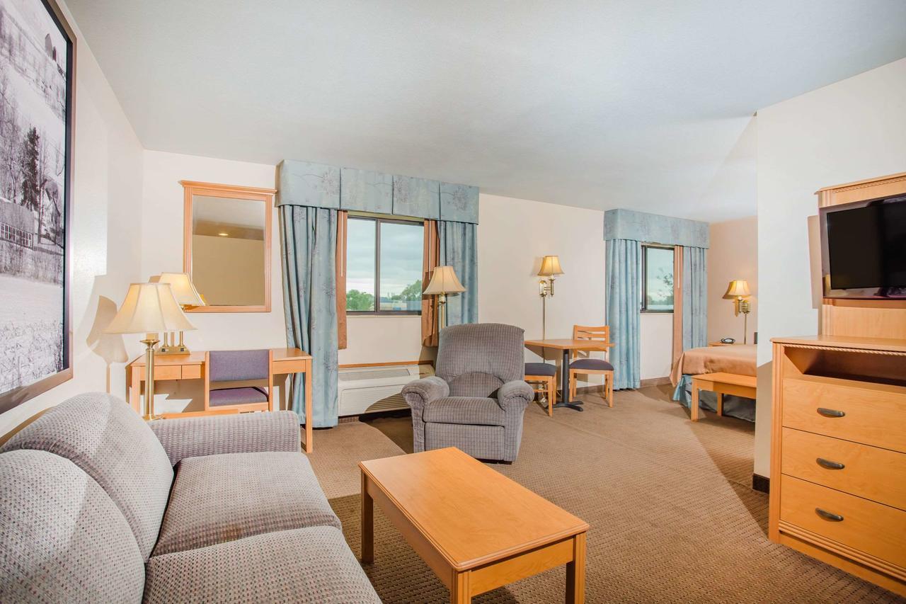 Hotel Super 8 By Wyndham Monroe Wi Extérieur photo