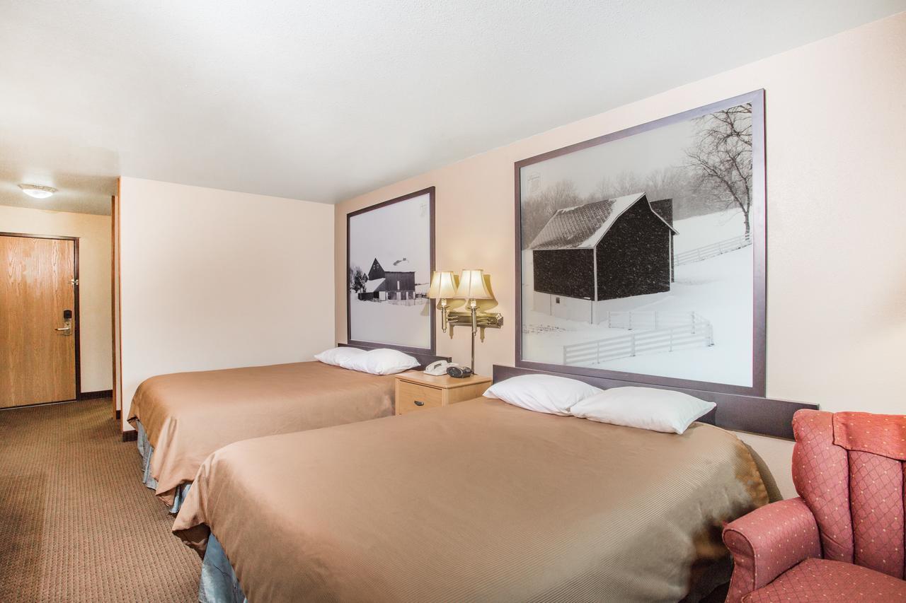 Hotel Super 8 By Wyndham Monroe Wi Extérieur photo