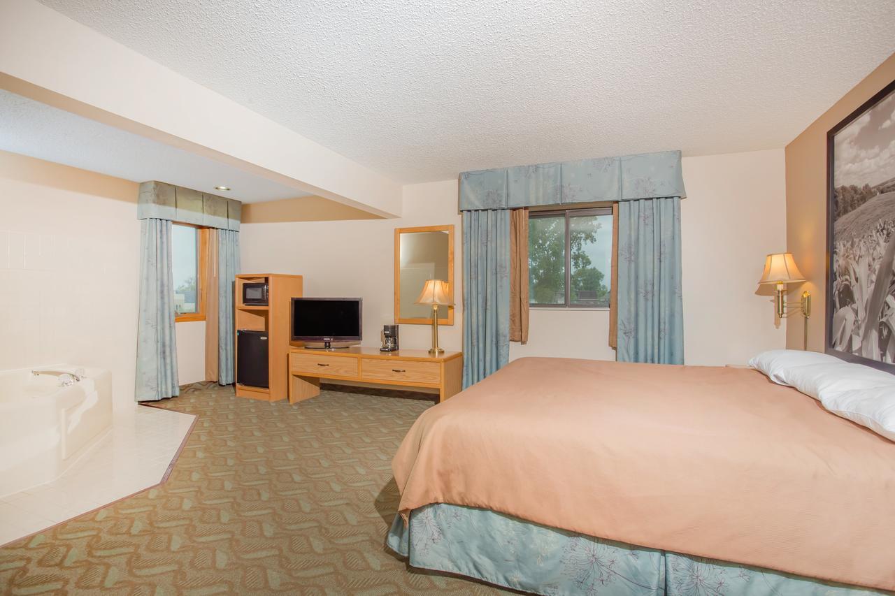 Hotel Super 8 By Wyndham Monroe Wi Extérieur photo